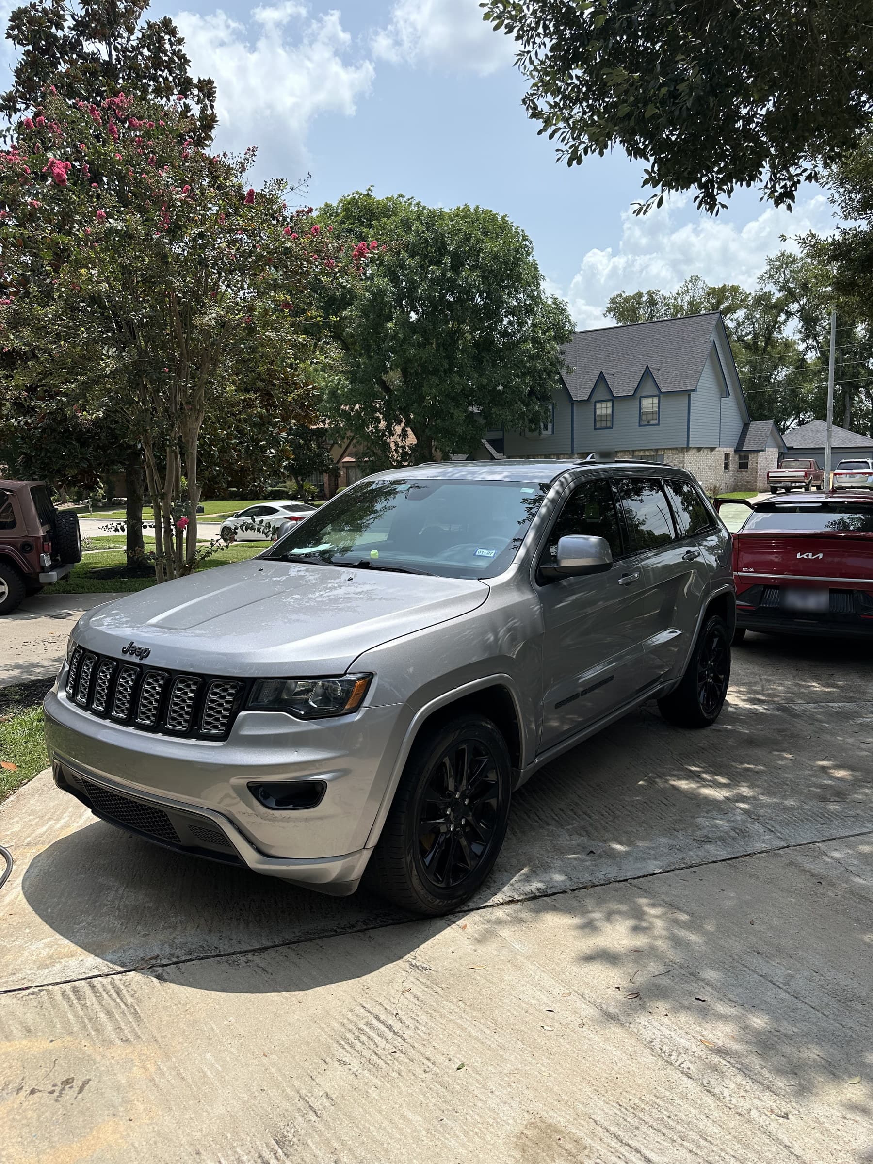 Exterior detailing on a silver Jeep Grand Cherokee Altitude in Pecan Grove, Richmond TX | Fresh Path Mobile Detailing